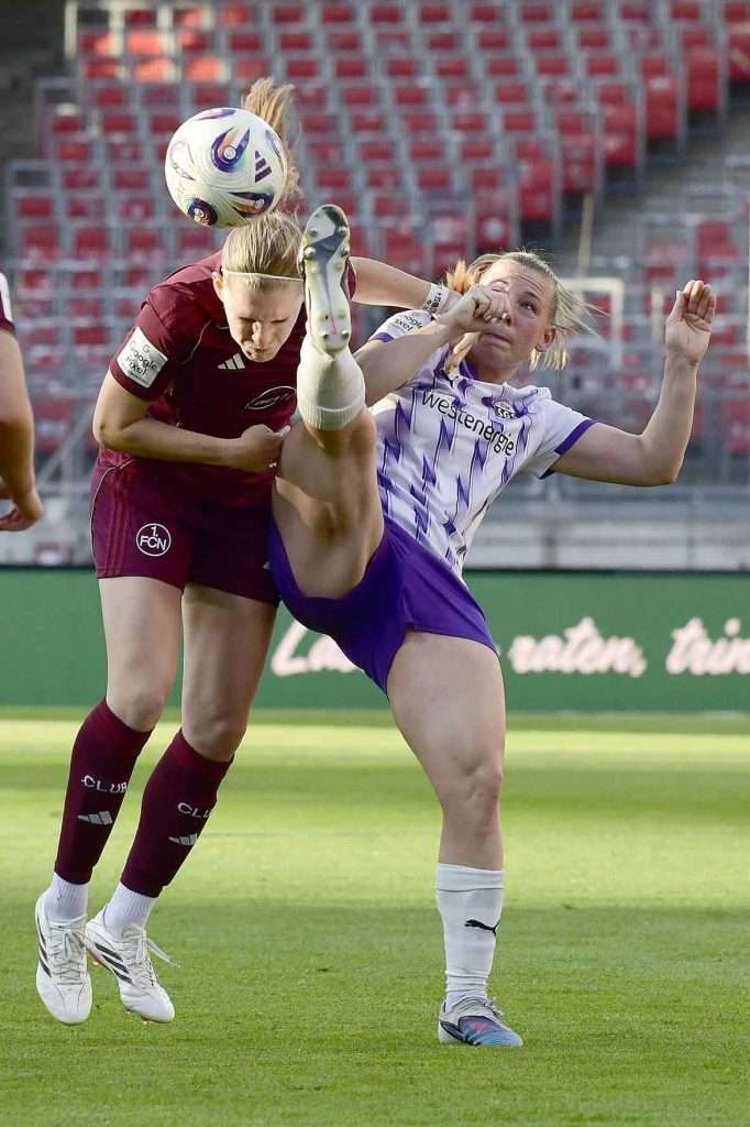 #Fußball, #Liga1, #Bundesliga, #DFL, #DFB, #Nürnberg, #1fcn, #fcn, #damen, #frauen, #Stadion, #MaxMorlockStadion, #Ball, #Sport, #Fans, #Jubel, #Torjubel, #Fahnen, #Fanblock, #Faszination, #Action, #Zweikampf, #Schiedsrichter, #Linienrichter, #SparkasseNürnberg, #NErgie, #Zuschauer, #fussball,