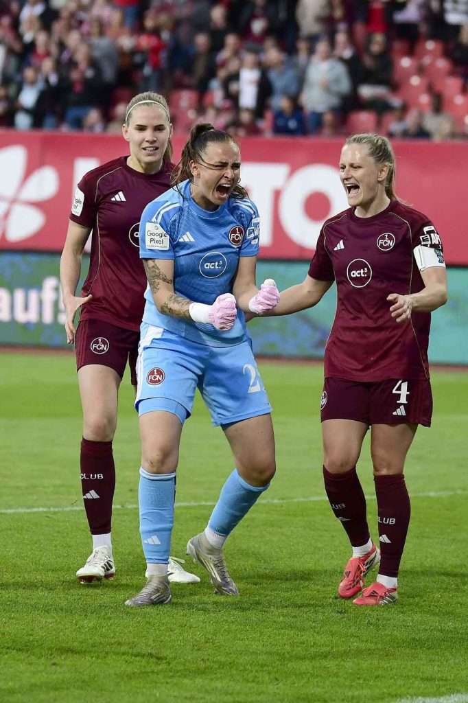 #Fußball, #Liga1, #Bundesliga, #DFL, #DFB, #Nürnberg, #1fcn, #fcn, #damen, #frauen, #Stadion, #MaxMorlockStadion, #Ball, #Sport, #Fans, #Jubel, #Torjubel, #Fahnen, #Fanblock, #Faszination, #Action, #Zweikampf, #Schiedsrichter, #Linienrichter, #SparkasseNürnberg, #NErgie, #Zuschauer, #fussball,