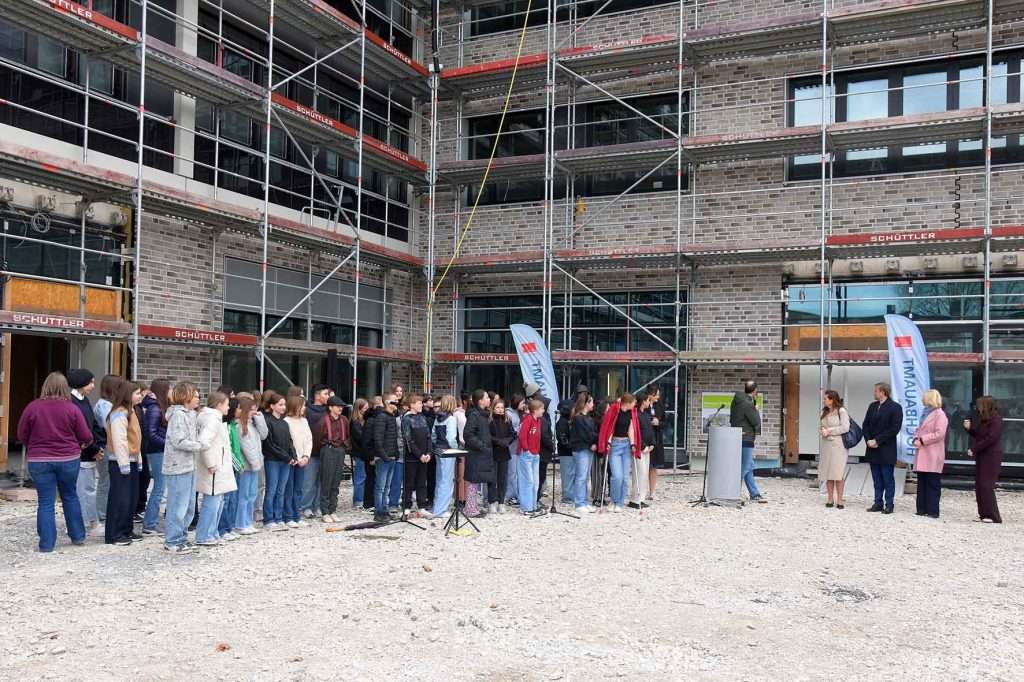 #News, #Nürnberg, #Stadt, #Grundsteinlegung, #Schlusssteinlegung, #Neubau, #Eibach, #PHR, #PeterHenleinRealschule, #SSG, #SigmundSchuckertGymnasium, #SchulzentrumSuedWest, #Kinder, #Schüler, #Chorklasse, #ispfd,