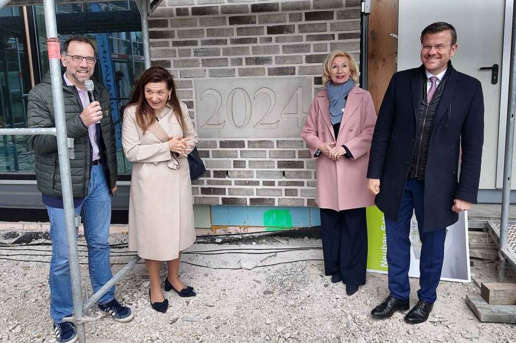 #News, #Nürnberg, #Stadt, #Grundsteinlegung, #Schlusssteinlegung, #Neubau, #Eibach, #PHR, #PeterHenleinRealschule, #SSG, #SigmundSchuckertGymnasium, #SchulzentrumSuedWest, #Kinder, #Schüler, #Chorklasse, #ispfd,