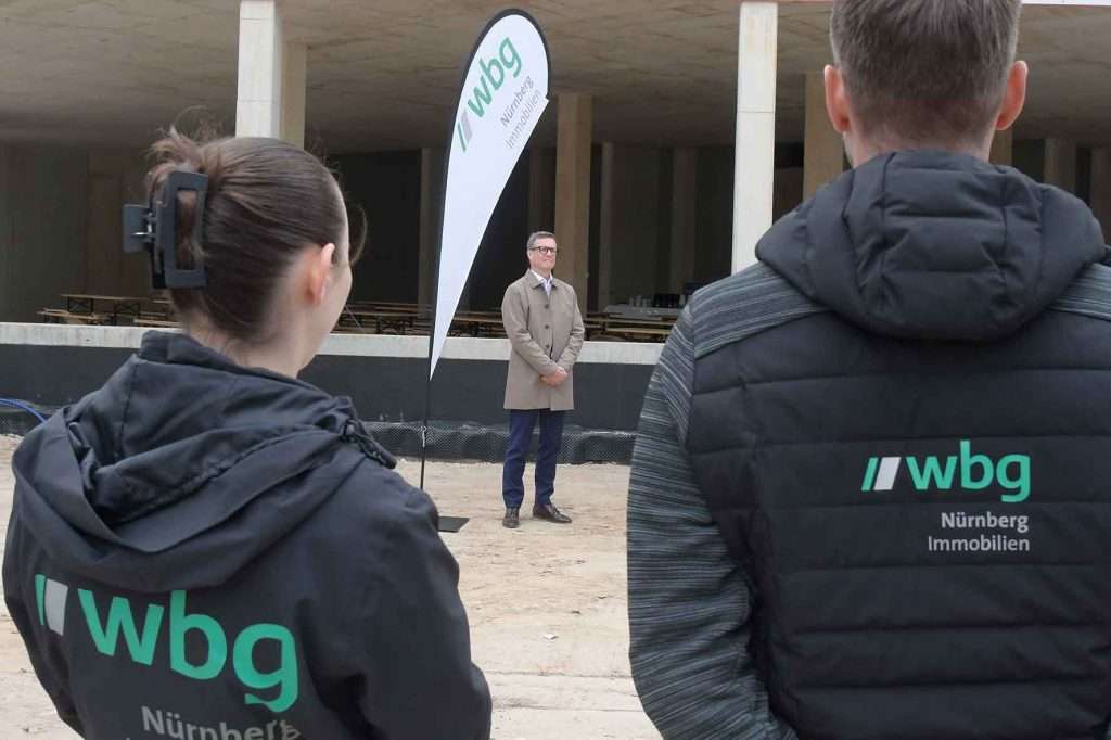 #erneuerung, #abriss, #aufbau, #klimaziele, #wbg2000stiftung, #wohnbau, #Umweltfreundlich, #Wohnungen, #Vermietungen, #originalregional, #Holz, #Hybridhäuser, #ispfd, #Grundsteinlegung, #Einweihung, #richtschmaus,