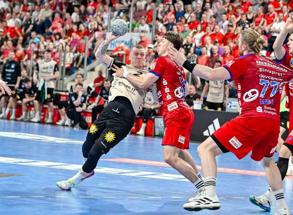 #Handballbundesliga, #LiquiMoly, #HCErlangen, #Handball, #HBL, #Nuremberg, #Erlangen, #ArenaNürnbergerVersicherung, #heitec, #Fackelmann, #Aichinger, #BarthHaas, #Bodin, #MaxBögl, #Bionorica, #Hemmersbach, #hlstudios, #HofmannPersonal, #LauerEuromovers, #Mauss, #pensionsolution, #Schultheiß, #SontowskiPartner, #Tucher, #Wild Panda, #hce, #ball, #tor, #zuschauer, #fans, #vielfaltgewinnt, #keinfanohnejob,