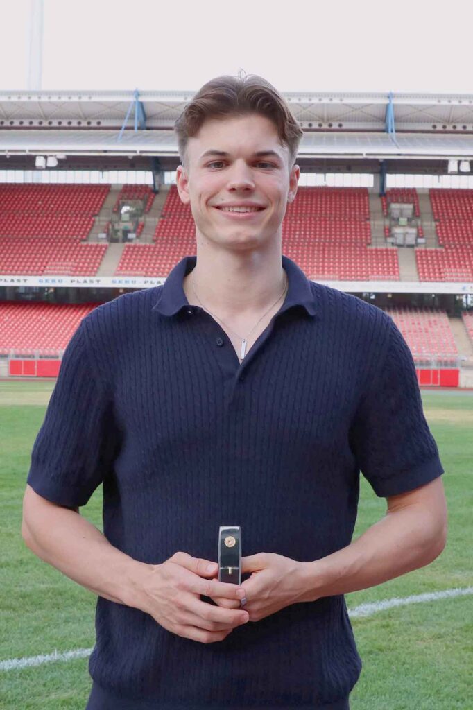 #Fussball; #Bundesliga; #DFL; #Liga2; #FCNürnberg; #Club; #MaxMorlockStadion; #FrankenBrunnen; #Kulmbacher; #KupfersMetzgermarkt; #NErgie; #Nuremberg; #SparkasseNürnberg; #Ultras; #Fans; #Ball; #Sport; #Fans; #Zuschauer; #Freizeit; #Spannung; #Action; #Kopfball; #Elfmeter; #Regeln; #Foul; #Platzverweis; #gelbeKarte; #roteKarte; #Schiedsrichter; #Linienrichter; #Ehrungsabend, #boxen; #tennis; #schwimmen; #rollsport; #eissport; #handball; #ski,
