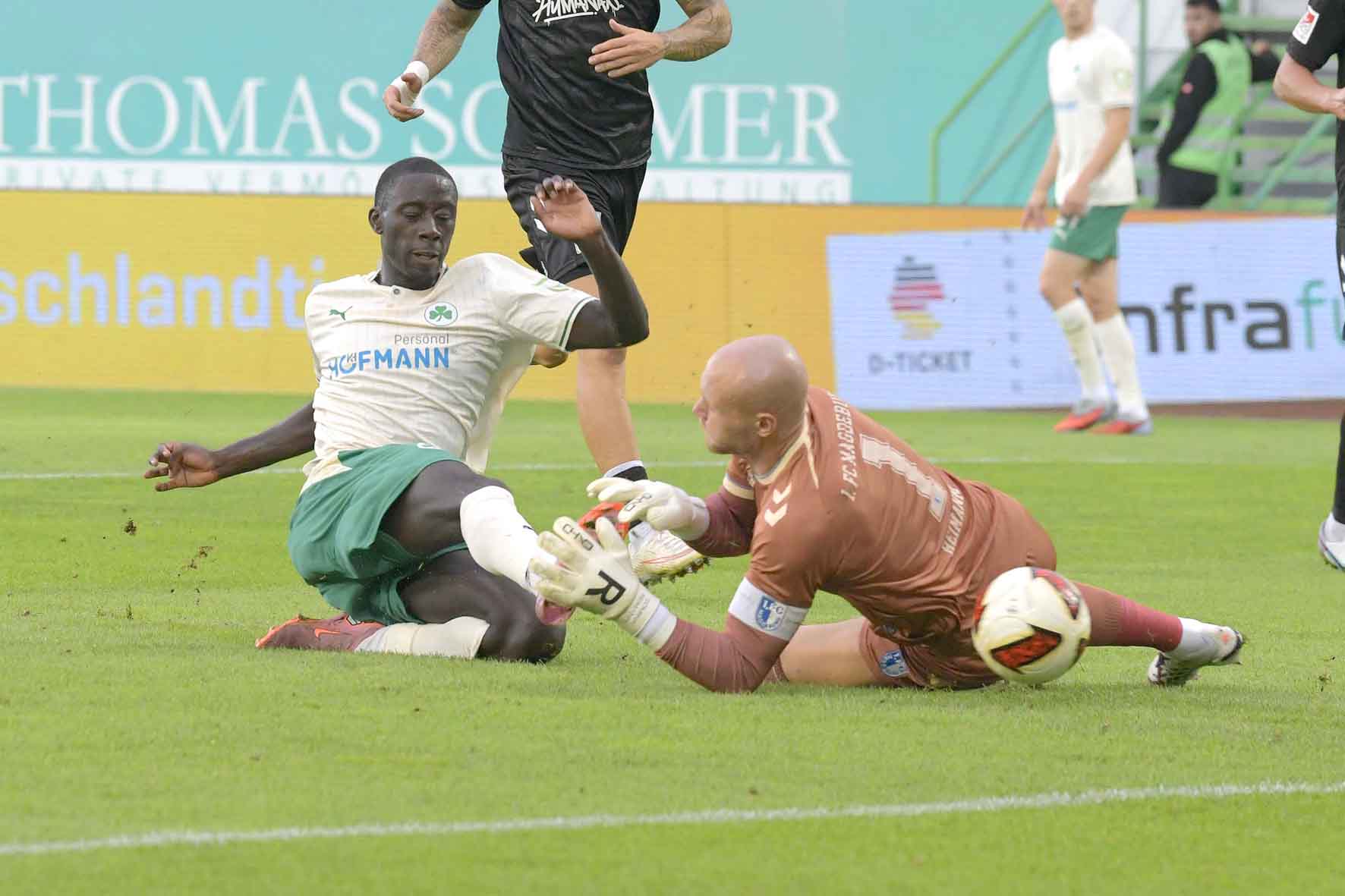 #Fussball, #Bundesliga, #DFL, #Liga2, #GreutherFürth, #sgf, #SportparkRonhof, #Kleeblatt, #HofmannPersonal, #BruderSpielwaren, #FrankenBrunnen, #GrünerBier, #RosicImmobilien, #simbadickiegroup, #Swietelsky, #WildPanda, #Fürth, #ball, #stadion, #zuschauer, #fans, #tor, #vielfaltgewinnt, #keinfanohnejob,