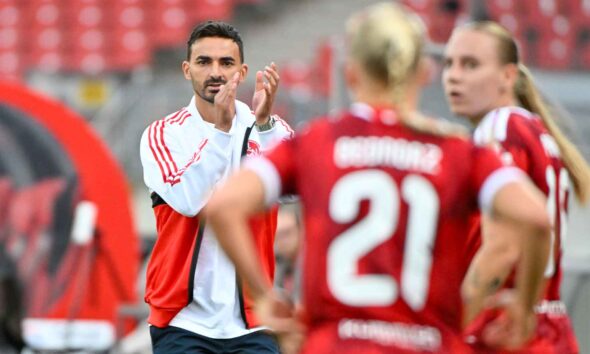 #Fußball, #Liga1, #Bundesliga, #DFL, #DFB, #Nürnberg, #1fcn, #fcn, #damen, #frauen, #Stadion, #MaxMorlockStadion, #Ball, #Sport, #Fans, #Jubel, #Torjubel, #Fahnen, #Fanblock, #Faszination, #Action, #Zweikampf, #Schiedsrichter, #Linienrichter, #SparkasseNürnberg, #NErgie, #Zuschauer, #fussball,