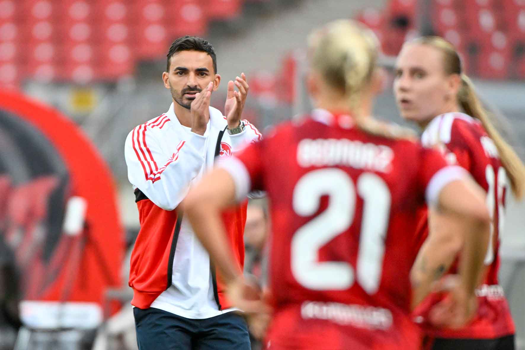 #Fußball, #Liga1, #Bundesliga, #DFL, #DFB, #Nürnberg, #1fcn, #fcn, #damen, #frauen, #Stadion, #MaxMorlockStadion, #Ball, #Sport, #Fans, #Jubel, #Torjubel, #Fahnen, #Fanblock, #Faszination, #Action, #Zweikampf, #Schiedsrichter, #Linienrichter, #SparkasseNürnberg, #NErgie, #Zuschauer, #fussball,