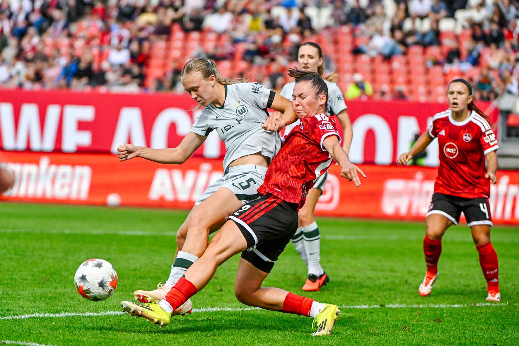 #Fußball, #Liga1, #Bundesliga, #DFL, #DFB, #Nürnberg, #1fcn, #fcn, #damen, #frauen, #Stadion, #MaxMorlockStadion, #Ball, #Sport, #Fans, #Jubel, #Torjubel, #Fahnen, #Fanblock, #Faszination, #Action, #Zweikampf, #Schiedsrichter, #Linienrichter, #SparkasseNürnberg, #NErgie, #Zuschauer, #fussball,