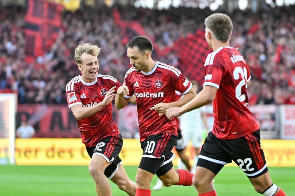 #Fußball, #Liga2, #Bundesliga, #DFL, #DFB, #Nürnberg, #1FCNürnberg, #1fcn, #fcn, #Club, #ClubHaus, #Stadion, #MaxMorlockStadion, #Fußball, #Ball, #Sport, #Fans, #Torjubel, #Ausschreitung, #Pyrotechnik, #Fahnen, #Fanblock, #Ultras, #Faszination, #Action, #Zweikampf, #Schiedsrichter, #Linienrichter, #FrankenBrunnen, #NErgie, #SparkasseNürnberg, #KupferMetzgermarkt, #Freizeit, #Familie, #Zuschauer, #MaxMorlock, #Spielräume, #Stolperstein, #JenöKonradCup, #dielegendelebt, #HandwerkerClub, #Handwerkerazubimesse, #azubimesse, #erstklaessleraktion, #126Jahre, #Jubiläum,