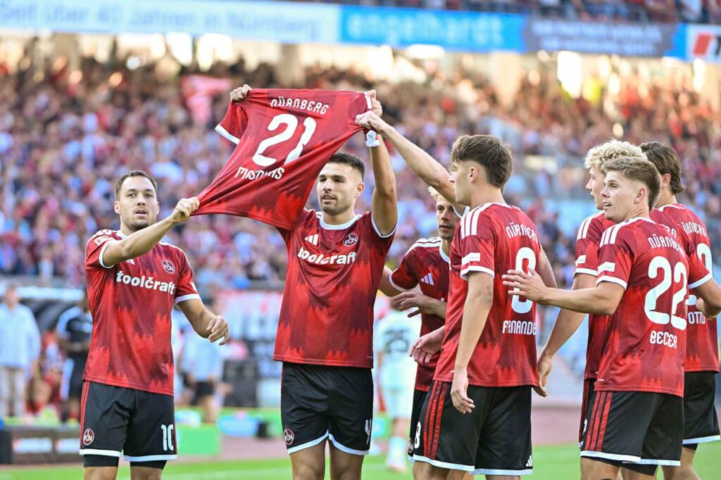 #Fußball, #Liga2, #Bundesliga, #DFL, #DFB, #Nürnberg, #1FCNürnberg, #1fcn, #fcn, #Club, #ClubHaus, #Stadion, #MaxMorlockStadion, #Fußball, #Ball, #Sport, #Fans, #Torjubel, #Ausschreitung, #Pyrotechnik, #Fahnen, #Fanblock, #Ultras, #Faszination, #Action, #Zweikampf, #Schiedsrichter, #Linienrichter, #FrankenBrunnen, #NErgie, #SparkasseNürnberg, #KupferMetzgermarkt, #Freizeit, #Familie, #Zuschauer, #MaxMorlock, #Spielräume, #Stolperstein, #JenöKonradCup, #dielegendelebt, #HandwerkerClub, #Handwerkerazubimesse, #azubimesse, #erstklaessleraktion, #126Jahre, #Jubiläum,