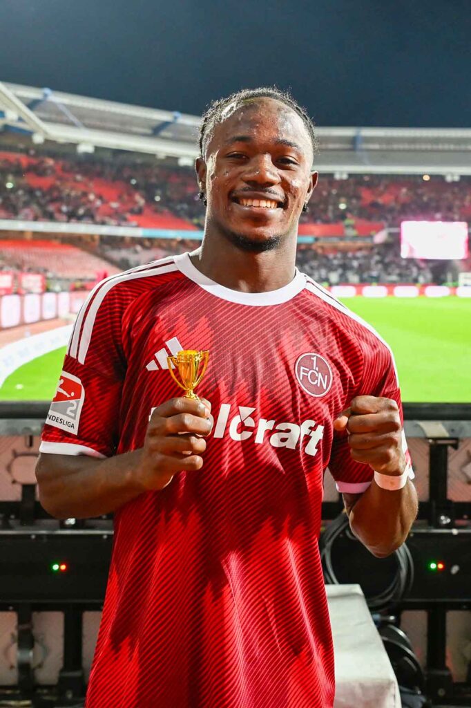 #Fußball, #Liga2, #Bundesliga, #DFL, #DFB, #Nürnberg, #1FCNürnberg, #1fcn, #fcn, #Club, #ClubHaus, #Stadion, #MaxMorlockStadion, #Fußball, #Ball, #Sport, #Fans, #Torjubel, #Ausschreitung, #Pyrotechnik, #Fahnen, #Fanblock, #Ultras, #Faszination, #Action, #Zweikampf, #Schiedsrichter, #Linienrichter, #FrankenBrunnen, #NErgie, #SparkasseNürnberg, #KupferMetzgermarkt, #Freizeit, #Familie, #Zuschauer, #MaxMorlock, #Spielräume, #Stolperstein, #JenöKonradCup, #dielegendelebt, #HandwerkerClub, #Handwerkerazubimesse, #azubimesse, #erstklaessleraktion, #126Jahre, #Jubiläum,