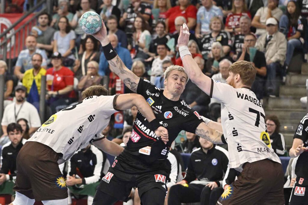 #Handballbundesliga, #LiquiMoly, #HCErlangen, #Handball, #HBL, #Nuremberg, #Erlangen, #ArenaNürnbergerVersicherung, #heitec, #Fackelmann, #Aichinger, #BarthHaas, #Bodin, #MaxBögl, #Bionorica, #Hemmersbach, #hlstudios, #HofmannPersonal, #LauerEuromovers, #Mauss, #pensionsolution, #Schultheiß, #SontowskiPartner, #Tucher, #Wild Panda, #hce, #ball, #tor, #zuschauer, #fans, #vielfaltgewinnt, #keinfanohnejob,