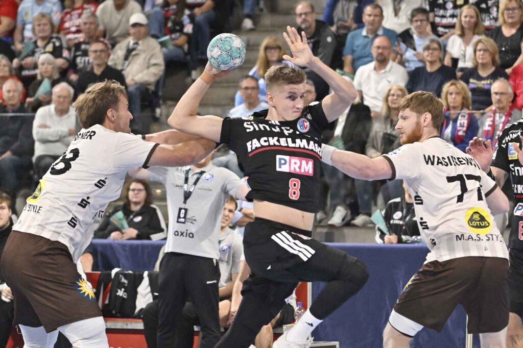 #Handballbundesliga, #LiquiMoly, #HCErlangen, #Handball, #HBL, #Nuremberg, #Erlangen, #ArenaNürnbergerVersicherung, #heitec, #Fackelmann, #Aichinger, #BarthHaas, #Bodin, #MaxBögl, #Bionorica, #Hemmersbach, #hlstudios, #HofmannPersonal, #LauerEuromovers, #Mauss, #pensionsolution, #Schultheiß, #SontowskiPartner, #Tucher, #Wild Panda, #hce, #ball, #tor, #zuschauer, #fans, #vielfaltgewinnt, #keinfanohnejob,