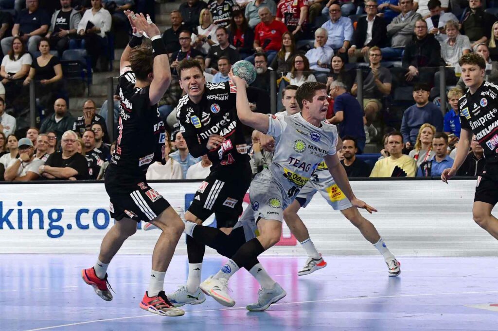 #Handballbundesliga, #LiquiMoly, #HCErlangen, #Handball, #HBL, #Nuremberg, #Erlangen, #ArenaNürnbergerVersicherung, #heitec, #Fackelmann, #Aichinger, #BarthHaas, #Bodin, #MaxBögl, #Bionorica, #Hemmersbach, #hlstudios, #HofmannPersonal, #LauerEuromovers, #Mauss, #pensionsolution, #Schultheiß, #SontowskiPartner, #Tucher, #Wild Panda, #hce, #ball, #tor, #zuschauer, #fans, #vielfaltgewinnt, #keinfanohnejob,