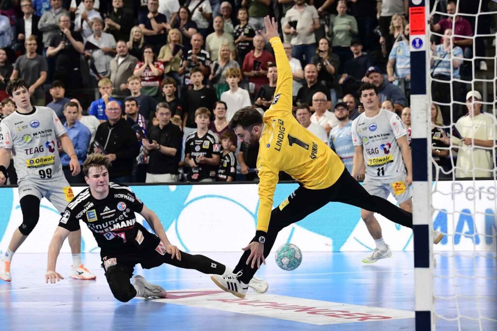 #Handballbundesliga, #LiquiMoly, #HCErlangen, #Handball, #HBL, #Nuremberg, #Erlangen, #ArenaNürnbergerVersicherung, #heitec, #Fackelmann, #Aichinger, #BarthHaas, #Bodin, #MaxBögl, #Bionorica, #Hemmersbach, #hlstudios, #HofmannPersonal, #LauerEuromovers, #Mauss, #pensionsolution, #Schultheiß, #SontowskiPartner, #Tucher, #Wild Panda, #hce, #ball, #tor, #zuschauer, #fans, #vielfaltgewinnt, #keinfanohnejob,