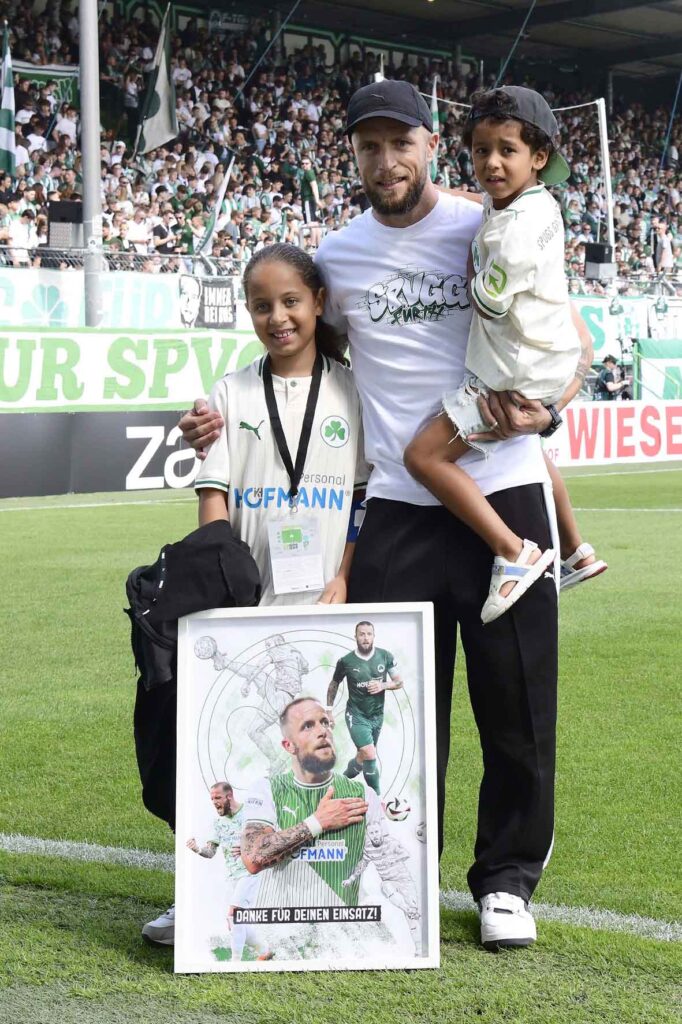 #Fussball, #Bundesliga, #DFL, #Liga2, #GreutherFürth, #sgf, #SportparkRonhof, #Kleeblatt, #HofmannPersonal, #BruderSpielwaren, #FrankenBrunnen, #GrünerBier, #RosicImmobilien, #simbadickiegroup, #Swietelsky, #WildPanda, #Fürth, #ball, #stadion, #zuschauer, #fans, #tor, #vielfaltgewinnt, #keinfanohnejob,