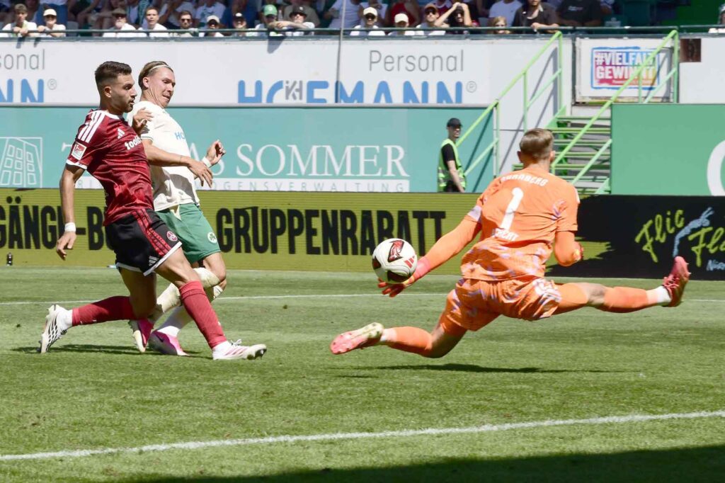 #Fussball, #Bundesliga, #DFL, #Liga2, #FCN, #SGF, #Club, #Kleeblatt, #MaxMorlockStadion, #NErgie, #SparkasseNürnberg, #SportparkRonhof, #HofmannPersonal, #Nürnberg, #Fürth, #Derby, #ball, #stadion, #zuschauer, #fans, #tor, #vielfaltgewinnt, #keinfanohnejob, #sgffcn,