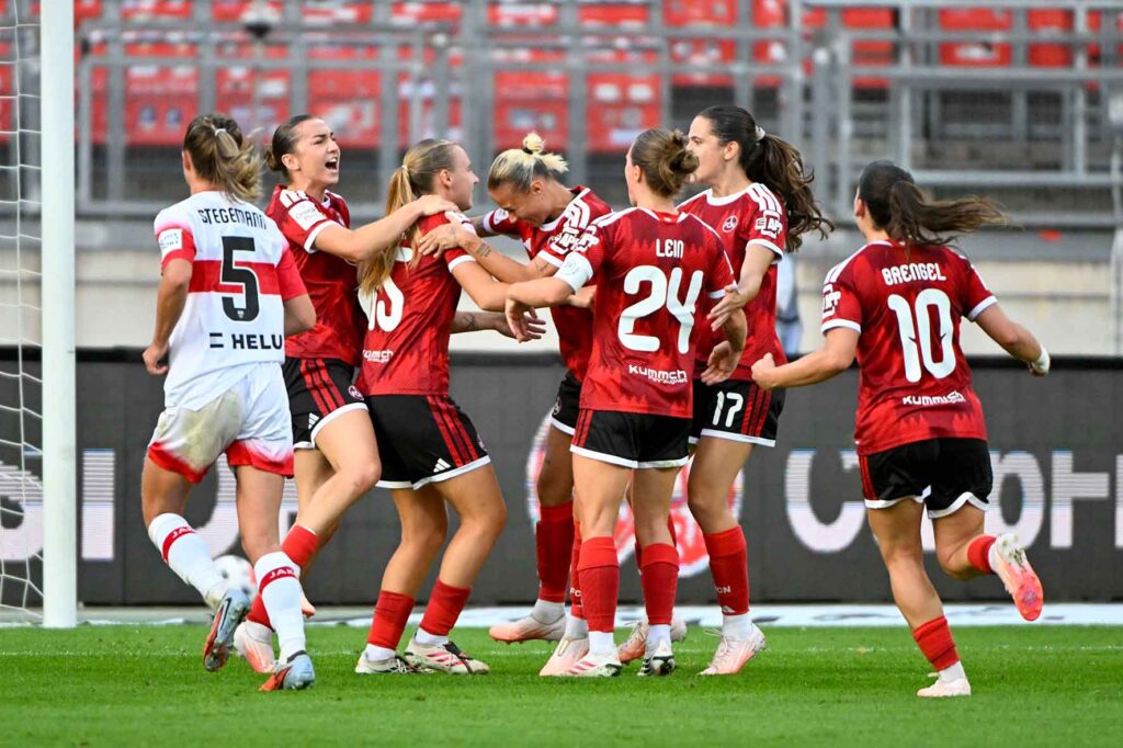 #Fußball, #Liga1, #Bundesliga, #DFL, #DFB, #Nürnberg, #1fcn, #fcn, #damen, #frauen, #Stadion, #MaxMorlockStadion, #Ball, #Sport, #Fans, #Jubel, #Torjubel, #Fahnen, #Fanblock, #Faszination, #Action, #Zweikampf, #Schiedsrichter, #Linienrichter, #SparkasseNürnberg, #NErgie, #Zuschauer, #fussball,