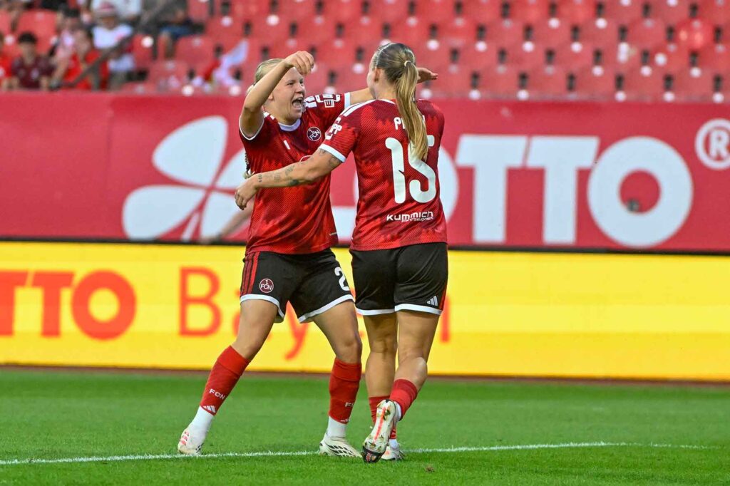 #Fußball, #Liga1, #Bundesliga, #DFL, #DFB, #Nürnberg, #1fcn, #fcn, #damen, #frauen, #Stadion, #MaxMorlockStadion, #Ball, #Sport, #Fans, #Jubel, #Torjubel, #Fahnen, #Fanblock, #Faszination, #Action, #Zweikampf, #Schiedsrichter, #Linienrichter, #SparkasseNürnberg, #NErgie, #Zuschauer, #fussball,