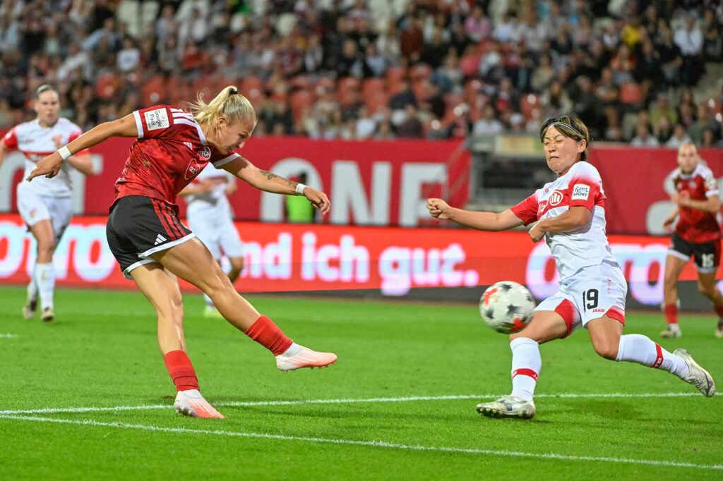 #Fußball, #Liga1, #Bundesliga, #DFL, #DFB, #Nürnberg, #1fcn, #fcn, #damen, #frauen, #Stadion, #MaxMorlockStadion, #Ball, #Sport, #Fans, #Jubel, #Torjubel, #Fahnen, #Fanblock, #Faszination, #Action, #Zweikampf, #Schiedsrichter, #Linienrichter, #SparkasseNürnberg, #NErgie, #Zuschauer, #fussball,