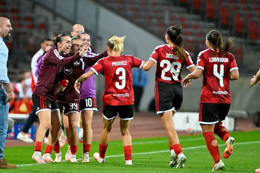#Fußball, #Liga1, #Bundesliga, #DFL, #DFB, #Nürnberg, #1fcn, #fcn, #damen, #frauen, #Stadion, #MaxMorlockStadion, #Ball, #Sport, #Fans, #Jubel, #Torjubel, #Fahnen, #Fanblock, #Faszination, #Action, #Zweikampf, #Schiedsrichter, #Linienrichter, #SparkasseNürnberg, #NErgie, #Zuschauer, #fussball,