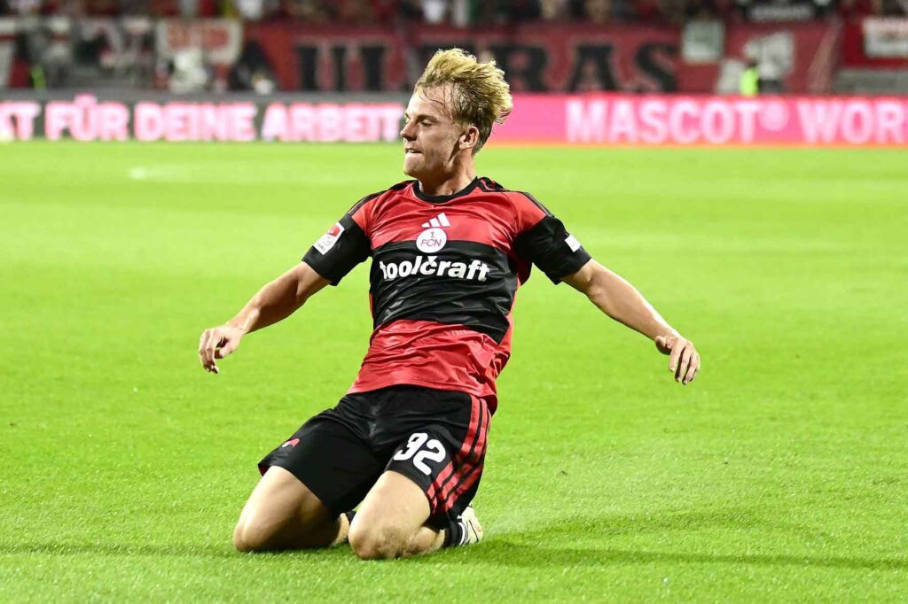 #Fußball, #Liga2, #Bundesliga, #DFL, #DFB, #Nürnberg, #1FCNürnberg, #1fcn, #fcn, #Club, #ClubHaus, #Stadion, #MaxMorlockStadion, #Fußball, #Ball, #Sport, #Fans, #Torjubel, #Ausschreitung, #Pyrotechnik, #Fahnen, #Fanblock, #Ultras, #Faszination, #Action, #Zweikampf, #Schiedsrichter, #Linienrichter, #FrankenBrunnen, #NErgie, #SparkasseNürnberg, #KupferMetzgermarkt, #Freizeit, #Familie, #Zuschauer, #MaxMorlock, #Spielräume, #Stolperstein, #JenöKonradCup, #dielegendelebt, #HandwerkerClub, #Handwerkerazubimesse, #azubimesse, #erstklaessleraktion, #126Jahre, #Jubiläum,