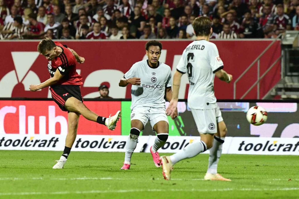 #Fußball, #Liga2, #Bundesliga, #DFL, #DFB, #Nürnberg, #1FCNürnberg, #1fcn, #fcn, #Club, #ClubHaus, #Stadion, #MaxMorlockStadion, #Fußball, #Ball, #Sport, #Fans, #Torjubel, #Ausschreitung, #Pyrotechnik, #Fahnen, #Fanblock, #Ultras, #Faszination, #Action, #Zweikampf, #Schiedsrichter, #Linienrichter, #FrankenBrunnen, #NErgie, #SparkasseNürnberg, #KupferMetzgermarkt, #Freizeit, #Familie, #Zuschauer, #MaxMorlock, #Spielräume, #Stolperstein, #JenöKonradCup, #dielegendelebt, #HandwerkerClub, #Handwerkerazubimesse, #azubimesse, #erstklaessleraktion, #126Jahre, #Jubiläum,