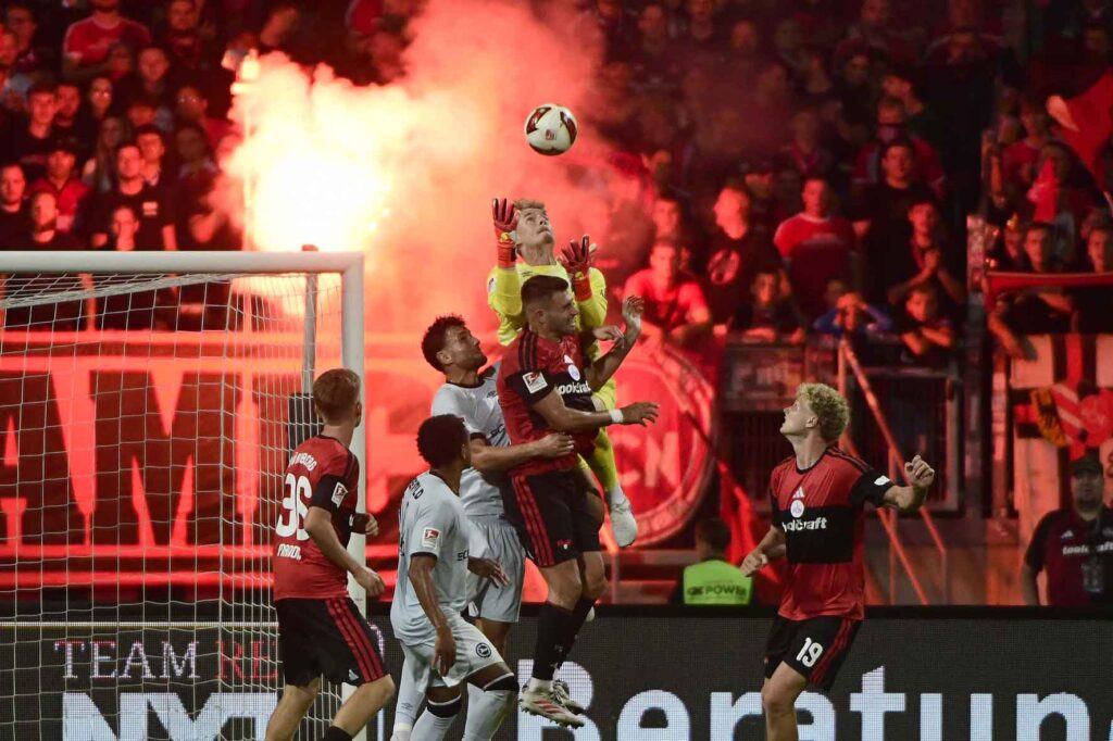 #Fußball, #Liga2, #Bundesliga, #DFL, #DFB, #Nürnberg, #1FCNürnberg, #1fcn, #fcn, #Club, #ClubHaus, #Stadion, #MaxMorlockStadion, #Fußball, #Ball, #Sport, #Fans, #Torjubel, #Ausschreitung, #Pyrotechnik, #Fahnen, #Fanblock, #Ultras, #Faszination, #Action, #Zweikampf, #Schiedsrichter, #Linienrichter, #FrankenBrunnen, #NErgie, #SparkasseNürnberg, #KupferMetzgermarkt, #Freizeit, #Familie, #Zuschauer, #MaxMorlock, #Spielräume, #Stolperstein, #JenöKonradCup, #dielegendelebt, #HandwerkerClub, #Handwerkerazubimesse, #azubimesse, #erstklaessleraktion, #126Jahre, #Jubiläum,