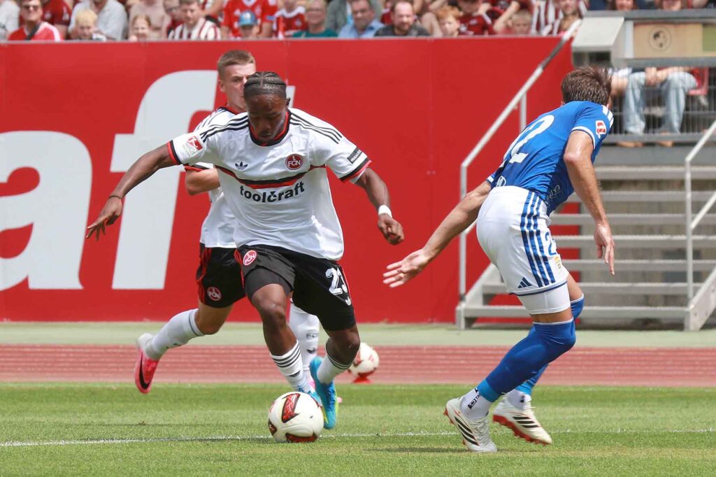 #Fußball, #Liga2, #Bundesliga, #DFL, #DFB, #Nürnberg, #1FCNürnberg, #1fcn, #fcn, #Club, #ClubHaus, #Stadion, #MaxMorlockStadion, #Fußball, #Ball, #Sport, #Fans, #Torjubel, #Ausschreitung, #Pyrotechnik, #Fahnen, #Fanblock, #Ultras, #Faszination, #Action, #Zweikampf, #Schiedsrichter, #Linienrichter, #FrankenBrunnen, #NErgie, #SparkasseNürnberg, #KupferMetzgermarkt, #Freizeit, #Familie, #Zuschauer, #MaxMorlock, #Spielräume, #Stolperstein, #JenöKonradCup, #dielegendelebt, #HandwerkerClub, #Handwerkerazubimesse, #azubimesse, #erstklaessleraktion, #126Jahre, #Jubiläum,