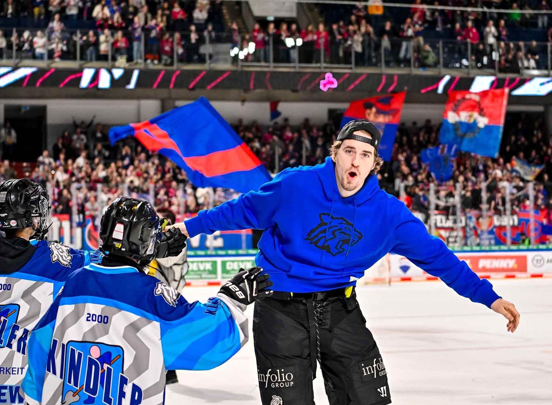 #del, #eishockey, #nit, #nuernbergicetigers, #icetigers, #puck, #pucki, #maskottchen, #nuernberg, #arena, #tor, #zuschauer, #fans, #hofmannpersonal, #vielfaltgewinnt, #keinfanohnejob, #bodin, #nergie, #wbgnuernberg, #höflergemüse, #lorzservice, #martinroth, #nergie, #ehc80,