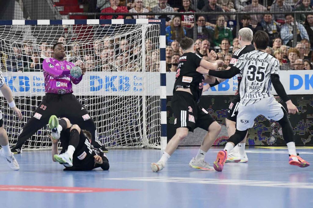 #Handballbundesliga, #LiquiMoly, #HCErlangen, #Handball, #HBL, #Nuremberg, #Erlangen, #heitec, #Fackelmann, #Aichinger, #BarthHaas, #Bodin, #Bionorica, #Hemmersbach, #hlstudios, #HofmannPersonal, #Mauss, #pensionsolution, #SontowskiPartner, #Wild Panda, #hce, #ball, #tor, #zuschauer, #fans, #vielfaltgewinnt, #keinfanohnejob,