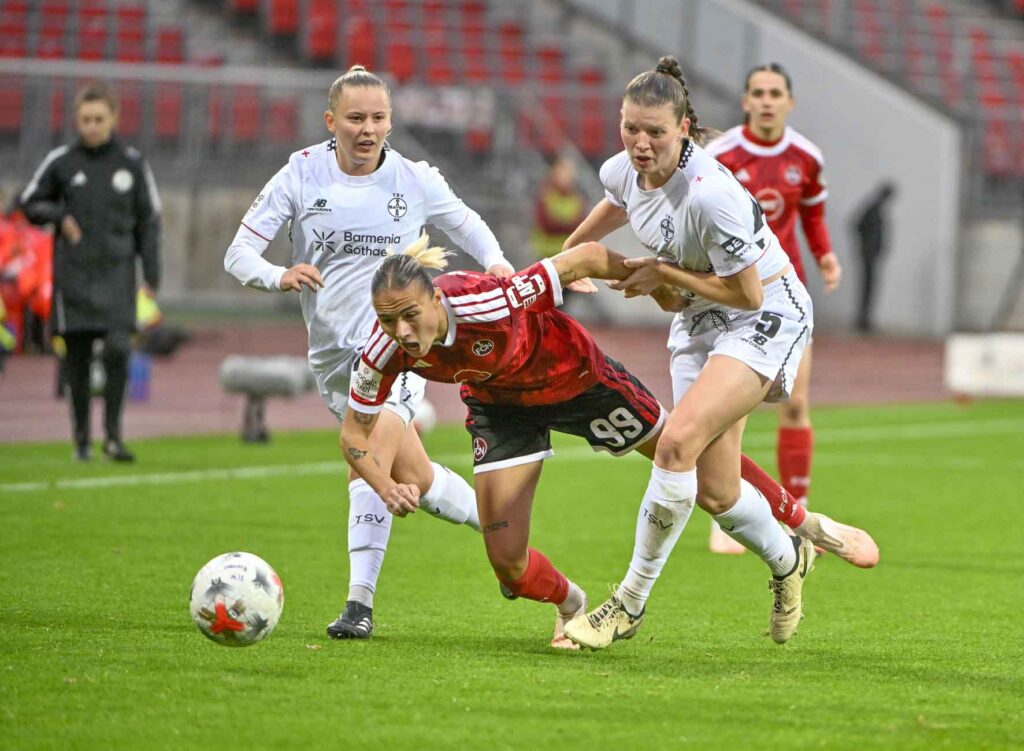 #Fußball, #Liga1, #Bundesliga, #DFL, #DFB, #Nürnberg, #1fcn, #fcn, #damen, #frauen, #Stadion, #MaxMorlockStadion, #Ball, #Sport, #Fans, #Jubel, #Torjubel, #Fahnen, #Fanblock, #Faszination, #Action, #Zweikampf, #Schiedsrichter, #Linienrichter, #SparkasseNürnberg, #NErgie, #Zuschauer, #fussball,