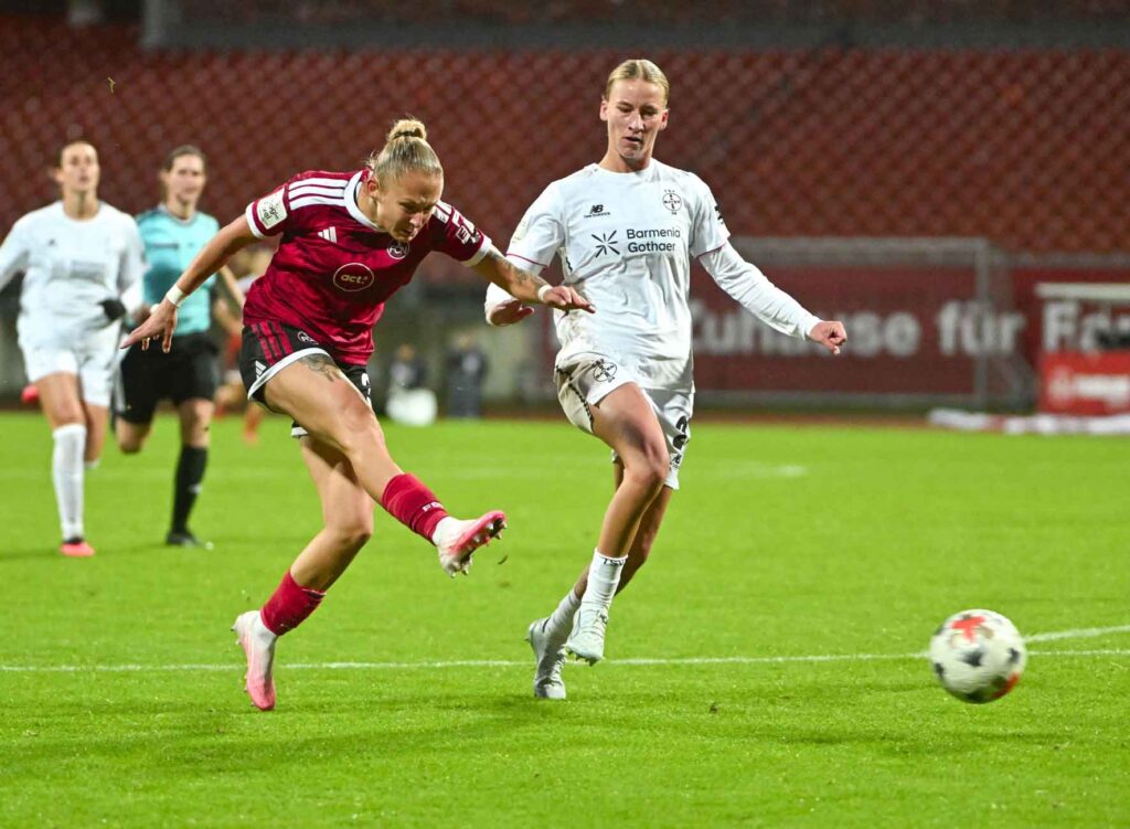#Fußball, #Liga1, #Bundesliga, #DFL, #DFB, #Nürnberg, #1fcn, #fcn, #damen, #frauen, #Stadion, #MaxMorlockStadion, #Ball, #Sport, #Fans, #Jubel, #Torjubel, #Fahnen, #Fanblock, #Faszination, #Action, #Zweikampf, #Schiedsrichter, #Linienrichter, #SparkasseNürnberg, #NErgie, #Zuschauer, #fussball,
