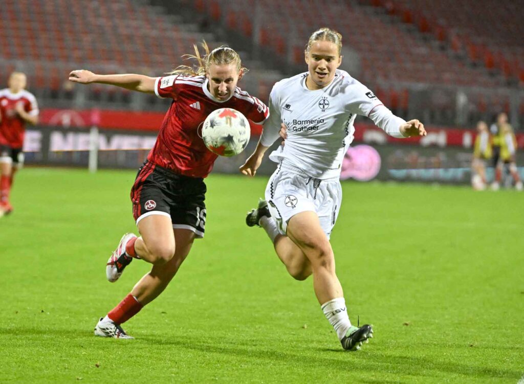 #Fußball, #Liga1, #Bundesliga, #DFL, #DFB, #Nürnberg, #1fcn, #fcn, #damen, #frauen, #Stadion, #MaxMorlockStadion, #Ball, #Sport, #Fans, #Jubel, #Torjubel, #Fahnen, #Fanblock, #Faszination, #Action, #Zweikampf, #Schiedsrichter, #Linienrichter, #SparkasseNürnberg, #NErgie, #Zuschauer, #fussball,
