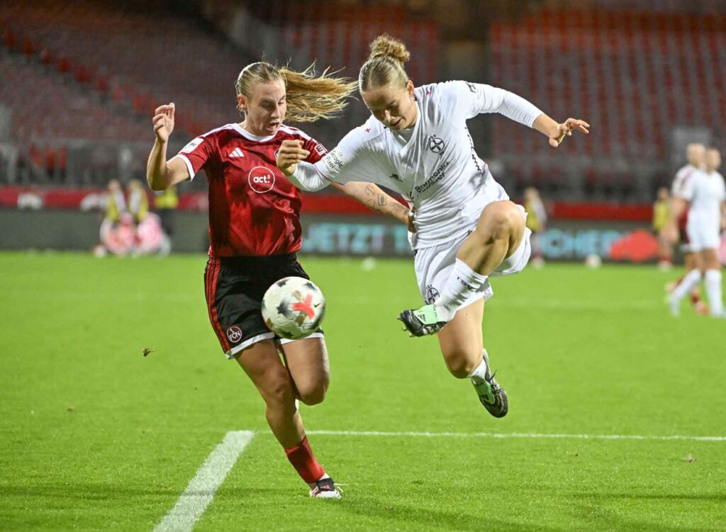 #Fußball, #Liga1, #Bundesliga, #DFL, #DFB, #Nürnberg, #1fcn, #fcn, #damen, #frauen, #Stadion, #MaxMorlockStadion, #Ball, #Sport, #Fans, #Jubel, #Torjubel, #Fahnen, #Fanblock, #Faszination, #Action, #Zweikampf, #Schiedsrichter, #Linienrichter, #SparkasseNürnberg, #NErgie, #Zuschauer, #fussball,