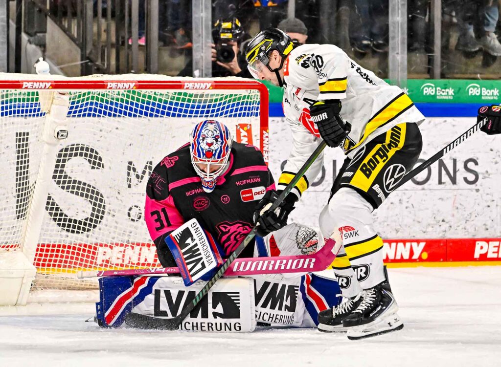 #del, #eishockey, #nit, #nuernbergicetigers, #icetigers, #puck, #pucki, #maskottchen, #nuernberg, #arena, #tor, #zuschauer, #fans, #hofmannpersonal, #vielfaltgewinnt, #keinfanohnejob, #bodin, #nergie, #wbgnuernberg, #höflergemüse, #lorzservice, #martinroth, #nergie, #ehc80,