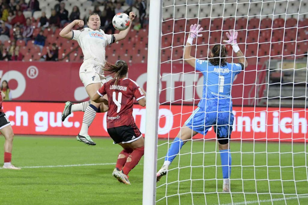 #Fußball, #Liga1, #Bundesliga, #DFL, #DFB, #Nürnberg, #1fcn, #fcn, #damen, #frauen, #Stadion, #MaxMorlockStadion, #Ball, #Sport, #Fans, #Jubel, #Torjubel, #Fahnen, #Fanblock, #Faszination, #Action, #Zweikampf, #Schiedsrichter, #Linienrichter, #SparkasseNürnberg, #NErgie, #Zuschauer, #fussball,