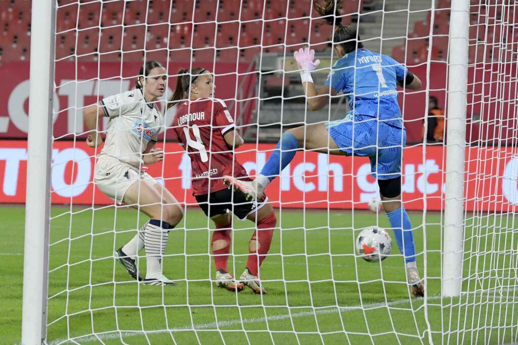 #Fußball, #Liga1, #Bundesliga, #DFL, #DFB, #Nürnberg, #1fcn, #fcn, #damen, #frauen, #Stadion, #MaxMorlockStadion, #Ball, #Sport, #Fans, #Jubel, #Torjubel, #Fahnen, #Fanblock, #Faszination, #Action, #Zweikampf, #Schiedsrichter, #Linienrichter, #SparkasseNürnberg, #NErgie, #Zuschauer, #fussball,