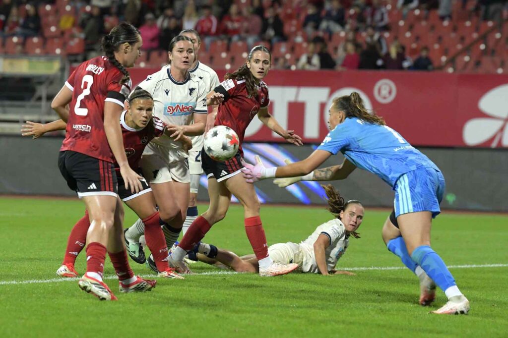 #Fußball, #Liga1, #Bundesliga, #DFL, #DFB, #Nürnberg, #1fcn, #fcn, #damen, #frauen, #Stadion, #MaxMorlockStadion, #Ball, #Sport, #Fans, #Jubel, #Torjubel, #Fahnen, #Fanblock, #Faszination, #Action, #Zweikampf, #Schiedsrichter, #Linienrichter, #SparkasseNürnberg, #NErgie, #Zuschauer, #fussball,