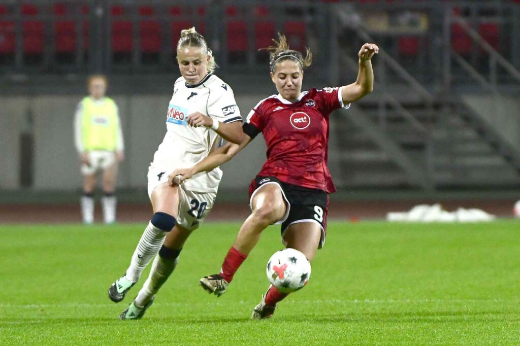 #Fußball, #Liga1, #Bundesliga, #DFL, #DFB, #Nürnberg, #1fcn, #fcn, #damen, #frauen, #Stadion, #MaxMorlockStadion, #Ball, #Sport, #Fans, #Jubel, #Torjubel, #Fahnen, #Fanblock, #Faszination, #Action, #Zweikampf, #Schiedsrichter, #Linienrichter, #SparkasseNürnberg, #NErgie, #Zuschauer, #fussball,